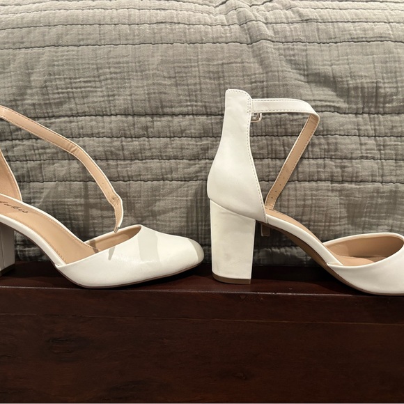 White heels - Picture 3 of 4